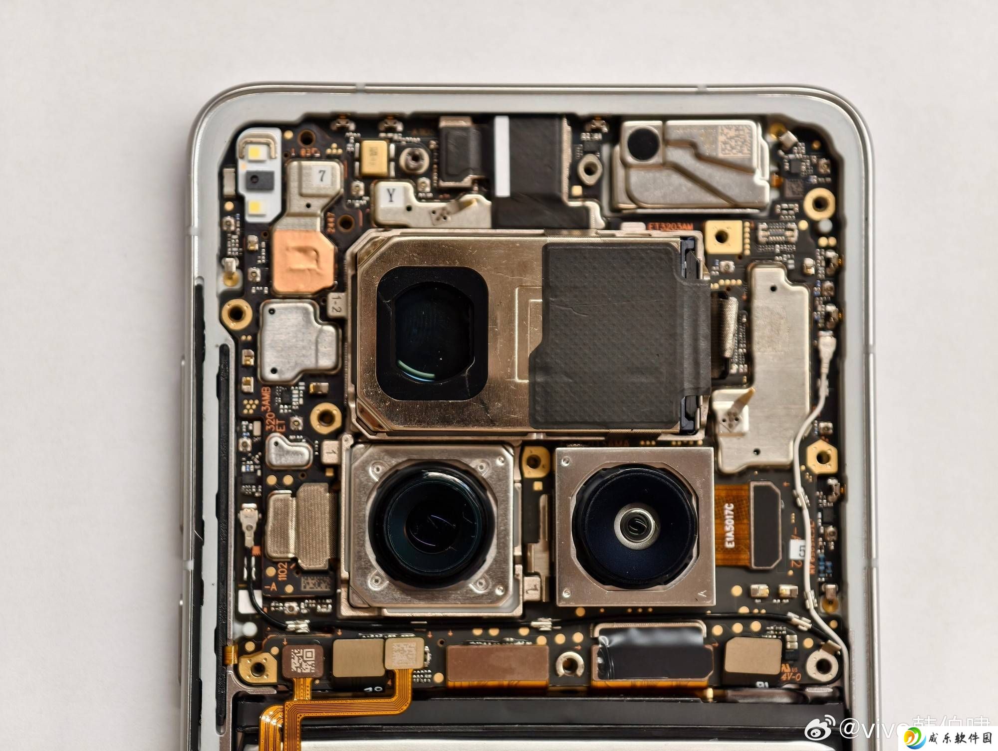 vivo X200 Ultra三摄模组曝光，影像配置引领差异化竞争？