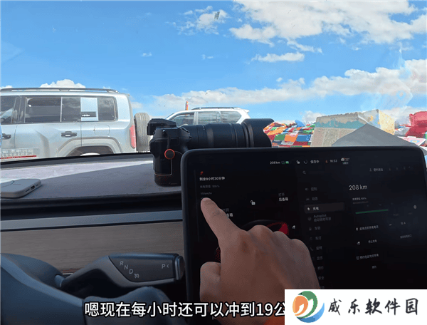 特斯拉车主自创增程神器，珠峰之旅续航无忧，每小时狂增19公里！