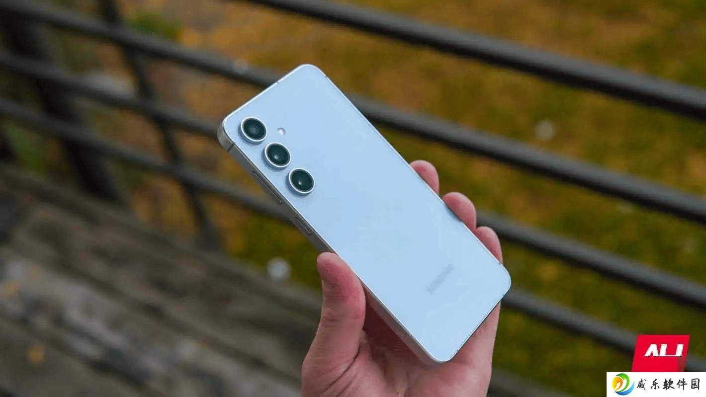 三星Galaxy S25 FE：电池容量略降，快充升级，主打轻薄新体验
