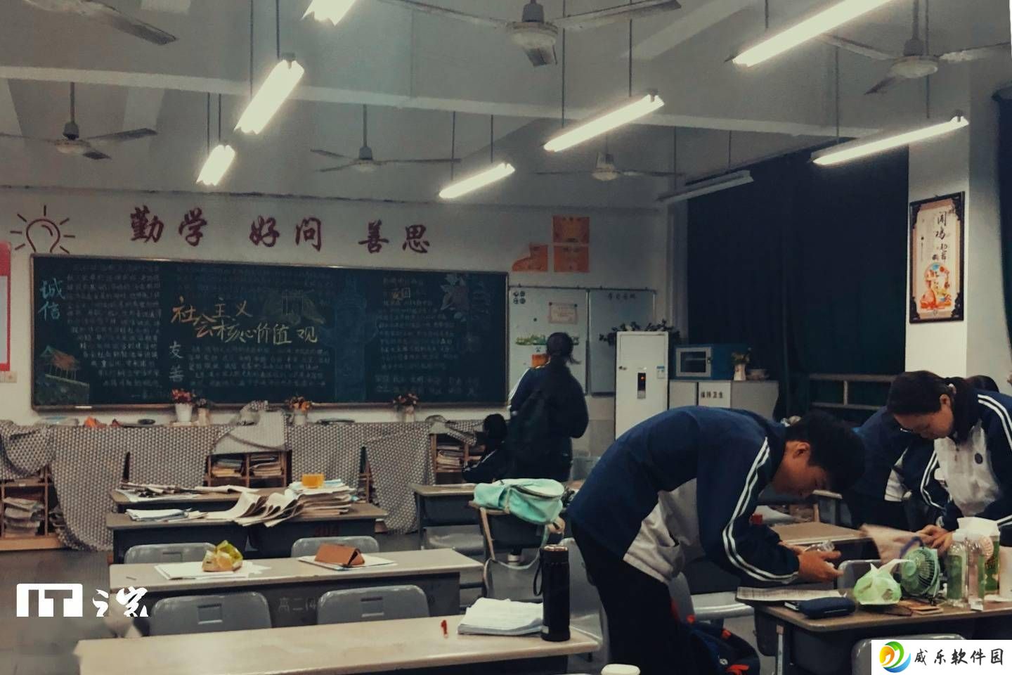 北京中小学秋季起开设AI通识课，每学年至少8课时，全面覆盖各学段！