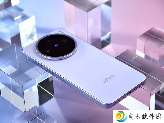 vivo X200s新机亮相：6.67英寸果味直屏设计，握持与游戏体验如何？
