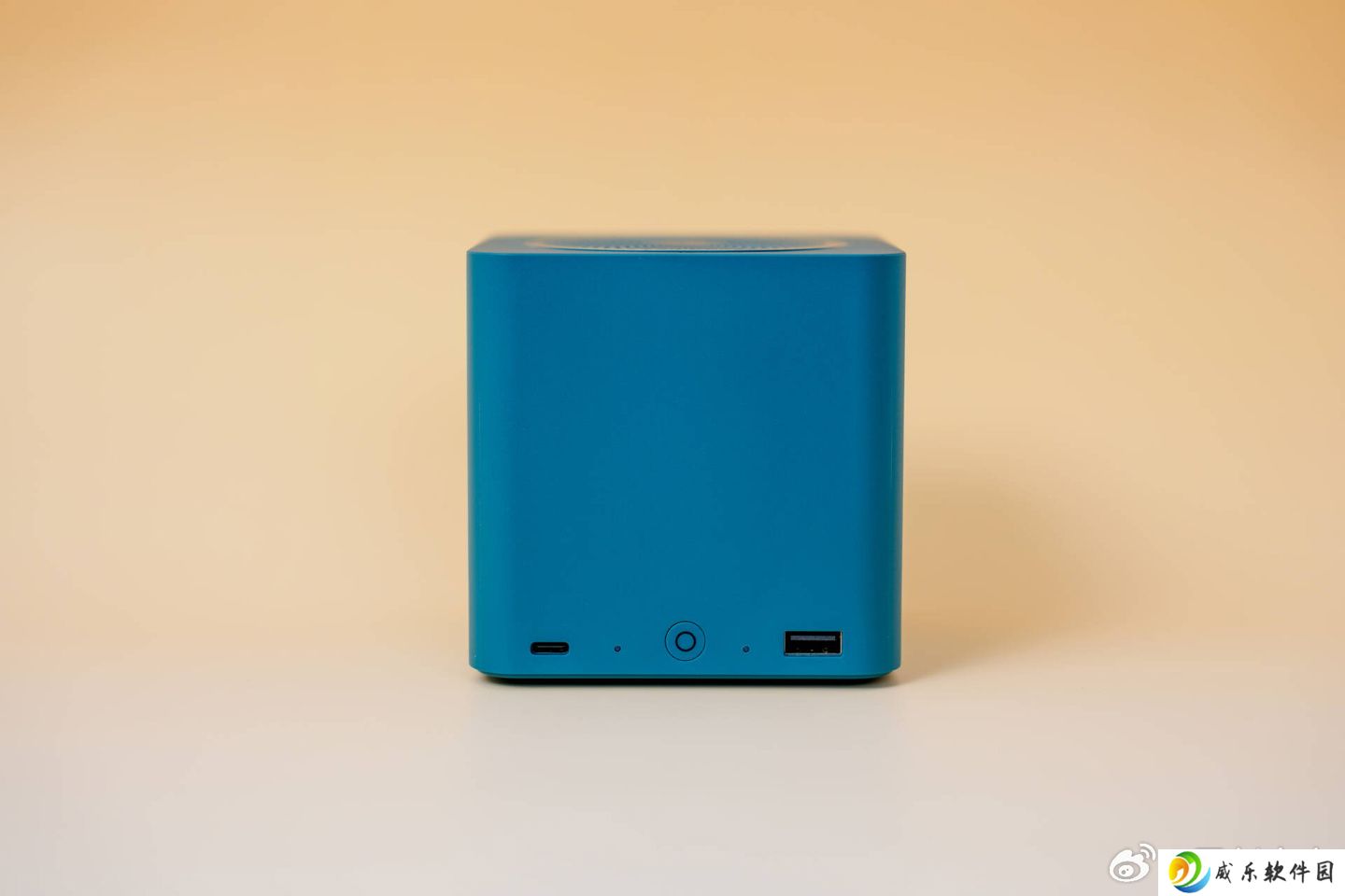零刻 NAS 型迷你主机 ME mini 预热：英特尔 N200、双 2.5G 网口、6 盘位、内置 45W 电源