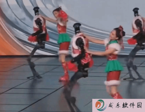 宇树机器人摔倒频发，王兴兴回应：春晚表现佳，马拉松摔倒是何因？