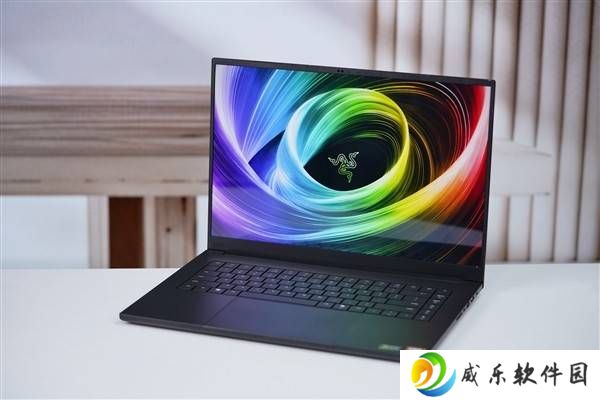 雷蛇灵刃16游戏本新品亮相：轻薄设计搭载RTX 50系列显卡，性能如何？