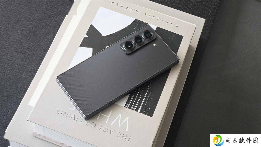 三星Galaxy Z Fold7曝将采用钛背板，轻薄设计再升级！