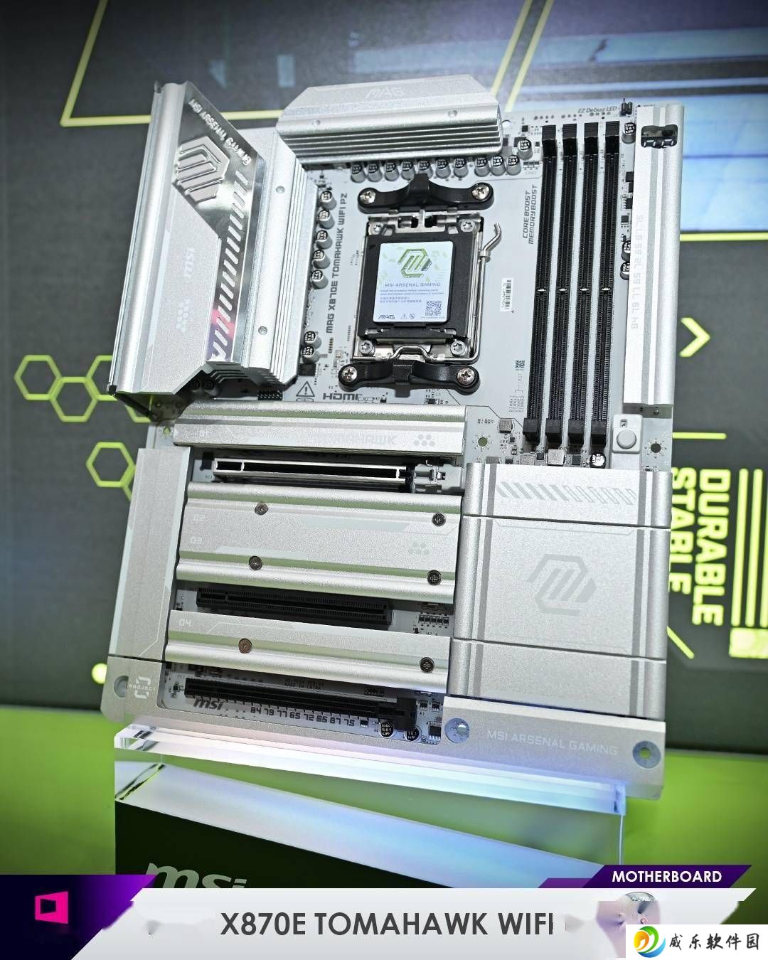 微星发布MAG X870E TOMAHAWK WIFI PZ背插主板，银白战斧震撼亮相！
