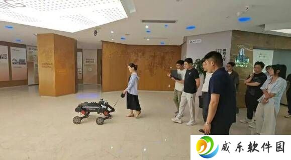 智元四足机器人成“室内导盲新助手”，精准引领视障人士直达8楼