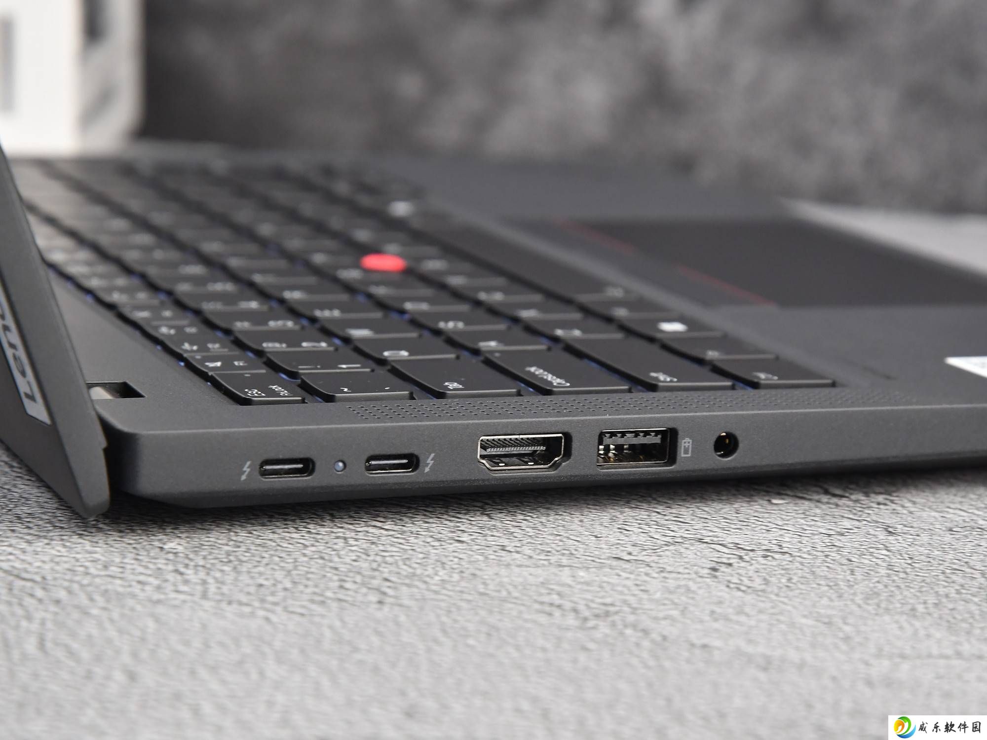 ThinkPad T14 Gen 6 AI元启版评测：Win11新特性如何提升商务体验？