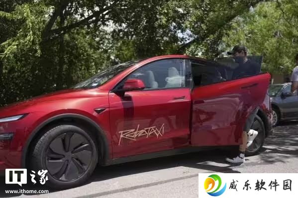 违规行驶、超速，美监管机构对特斯拉自动驾驶出租车 Robotaxi 展开调查