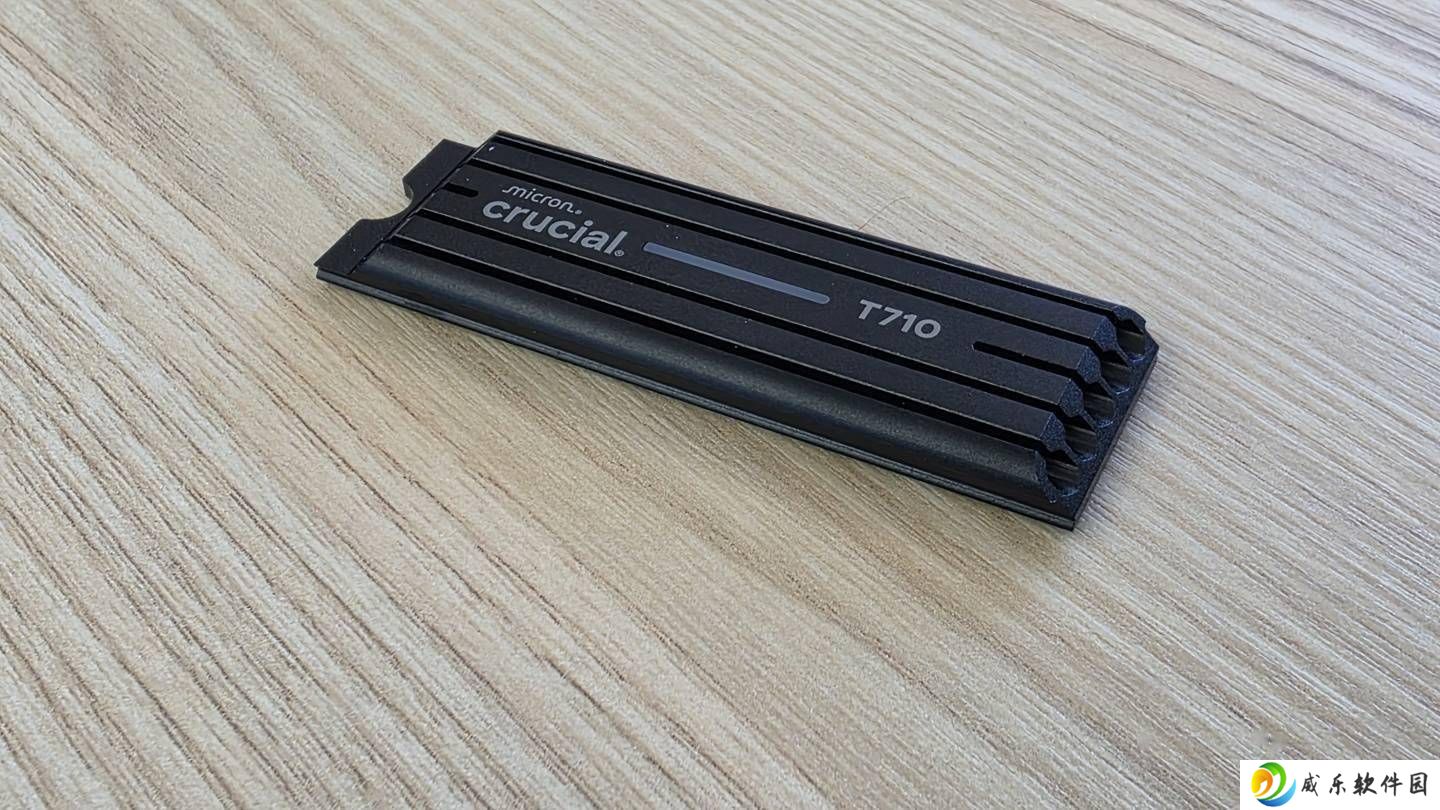 英睿达新一代T710固态硬盘速度破纪录，X10便携式SSD容量高达8TB！