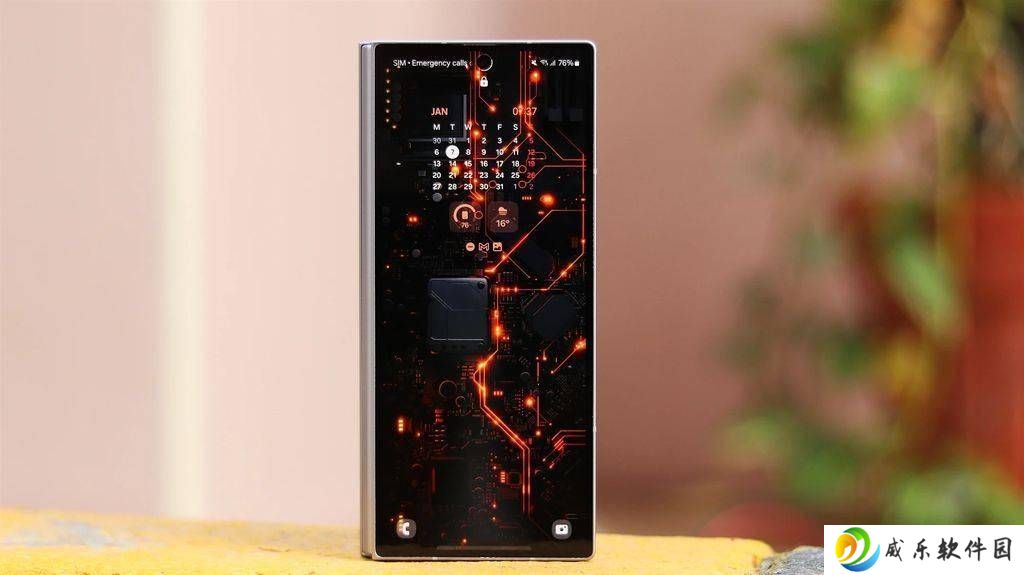 三星Galaxy Z折叠新机预热，Ultra成亮点，或推首款三折叠手机